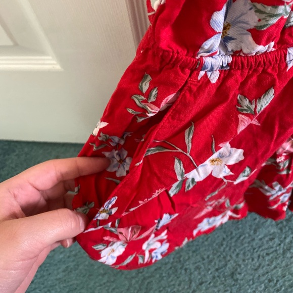 V-neck Floral Red Romper in size 4 from H&M 🌹 - Picture 3 of 3